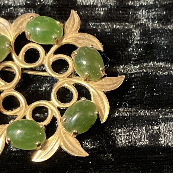 Vintage Curtis Creations 12k Gold Filled Nephrite Jade Round Brooch Pin 1.25” - Picture 3 of 6